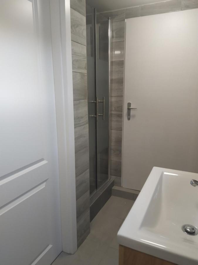 Ubytovanie Pod Cervenym Kamenom Male Karpaty Pila  Exteriér fotografie