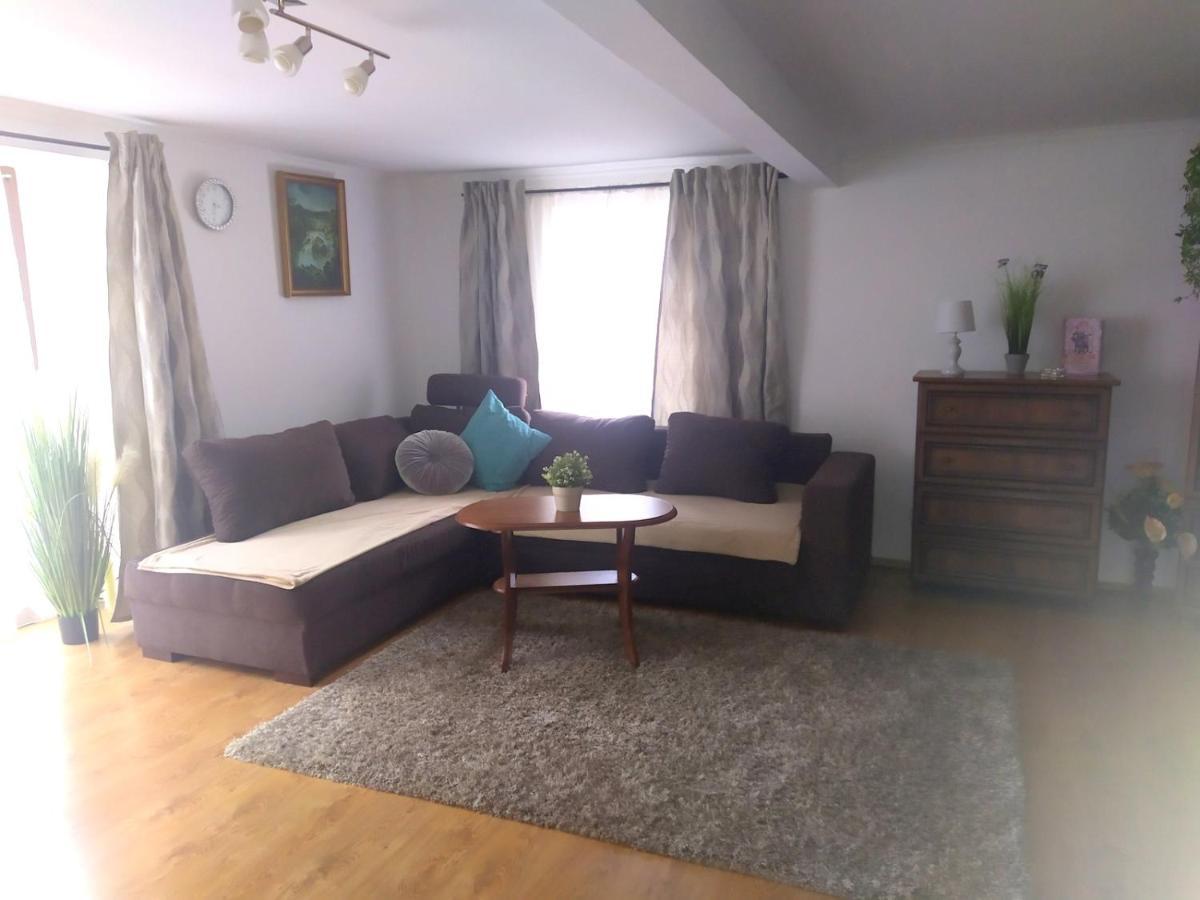 Ubytovanie Pod Cervenym Kamenom Male Karpaty Pila  Exteriér fotografie