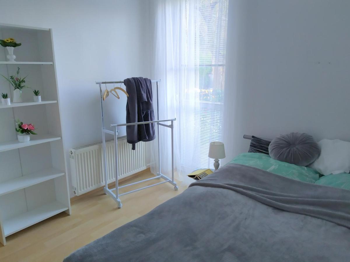 Ubytovanie Pod Cervenym Kamenom Male Karpaty Pila  Exteriér fotografie