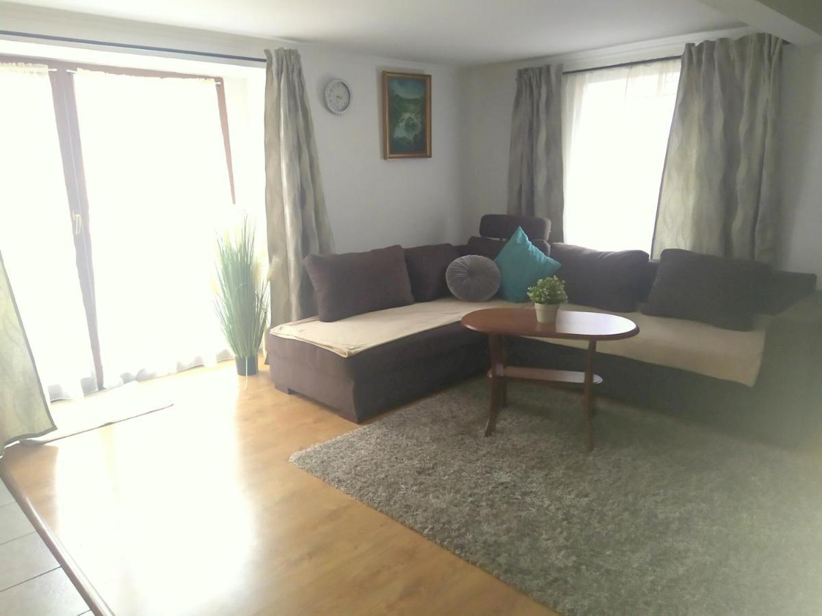 Ubytovanie Pod Cervenym Kamenom Male Karpaty Pila  Exteriér fotografie
